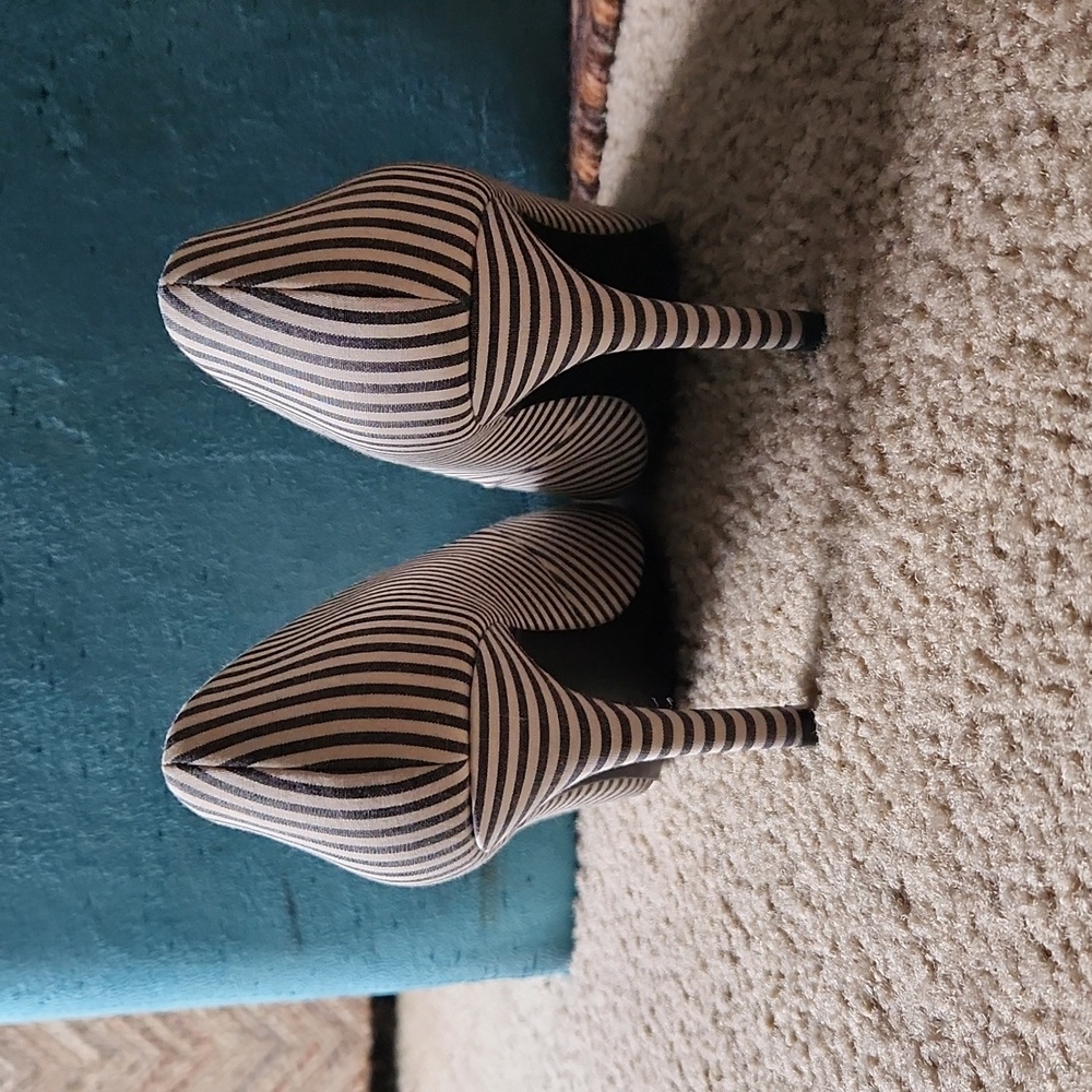 Kelly & Katie Astivia Heels - Picture 2 of 6